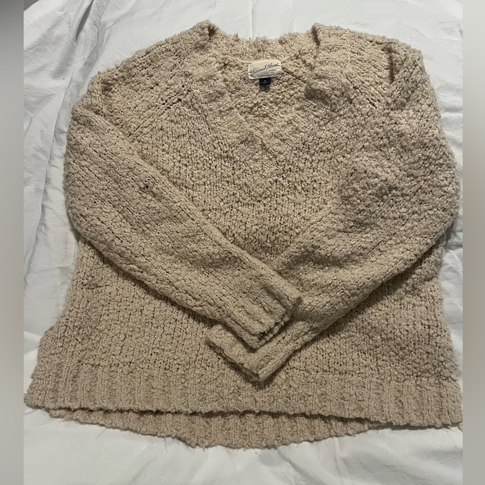 Universal Thread Cream V-Neck Sweater